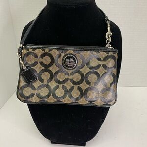 👛👛CLEARANCE SALE 👛👛 Coach Black and Tan Signature Wristlet